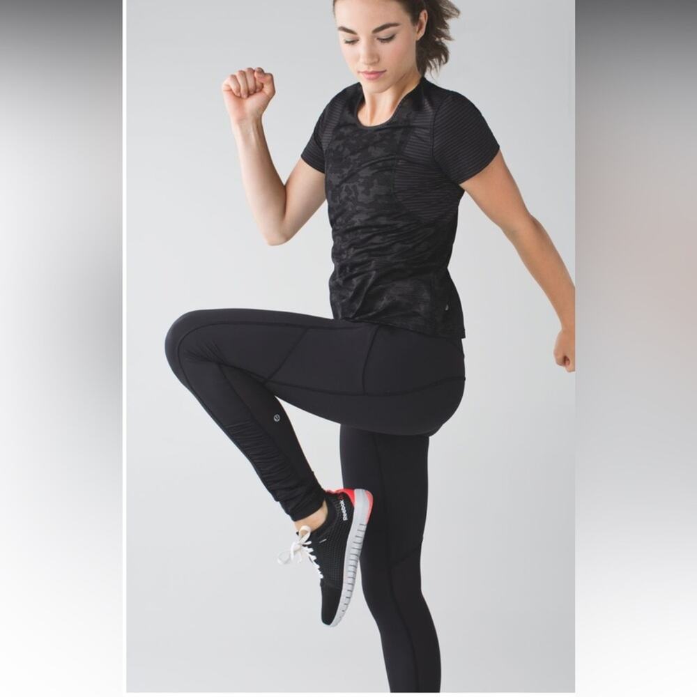 025 Lululemon Speed Tight III (Mesh)
Black size 4